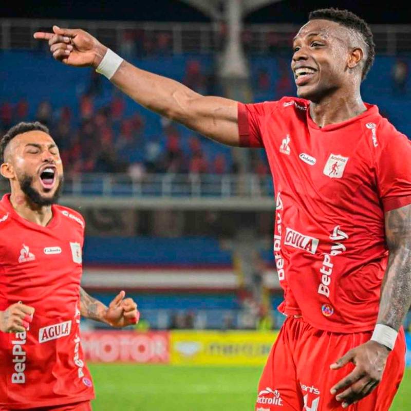 Jean Pestaña celebra el gol con el que América empató 1-1 con Racing en el Pascual Guerrero y avanzó a los playoffs de octavos de final de la Copa Sudamericana. FOTO TOMADA X@AmericadeCali