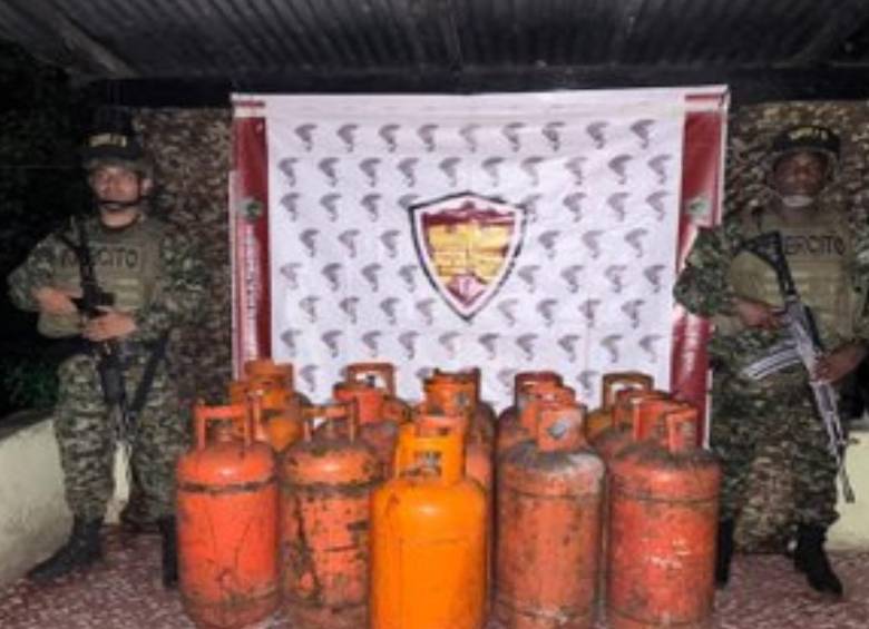 Los cilindros fueron hallados en zona rural de este municipio urabaense. FOTO: Cortesía Séptima División.