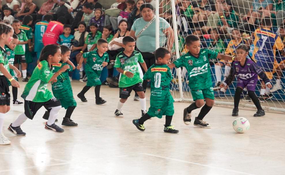 Los niños disfrutando de la Copa Atlético Nacional. FOTO CORTESÍA YONY GUTIÉRREZ Los niños disfrutando de la Copa Atlético Nacional. FOTO CORTESÍA YONY GUTIÉRREZ
