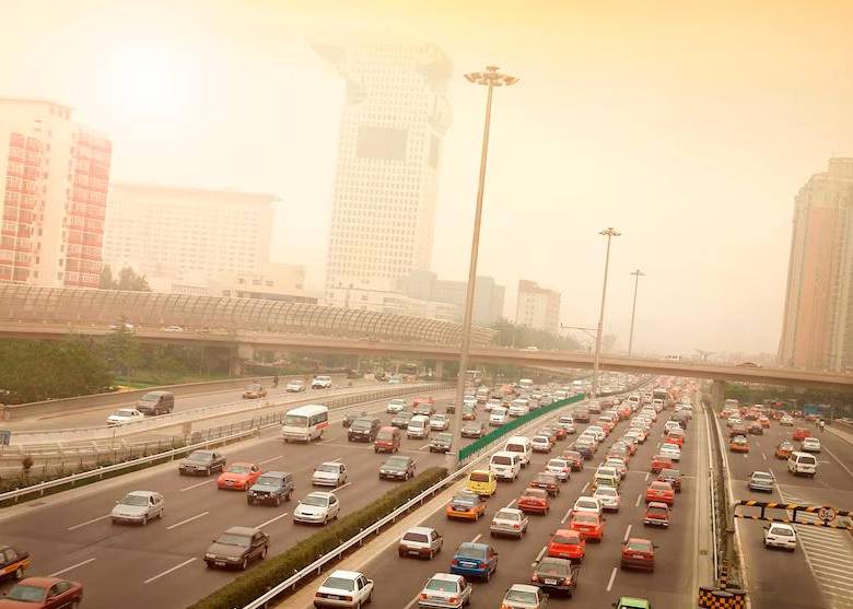 La contaminación es una huella de la presencia de vida en el planeta Tierra. Expertos miran al espacio tras la pista de huellas similares. Foto: Getty.