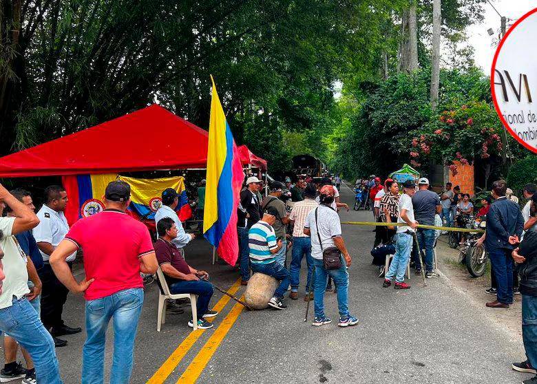 Las protestas y bloqueos viales ya afectan el transporte de alimentos básicos en Colombia, advierte Federación Nacional de Avicultores de Colombia. FOTOS: CORTESÍA