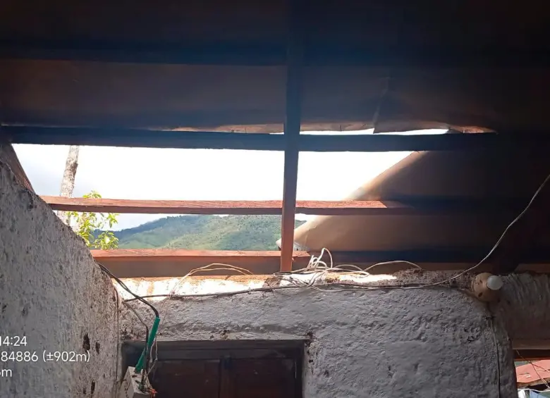 Algunas casas sufrieron afectaciones menores que han ido siendo reparadas por la misma gente. FOTO: CORTESÍA