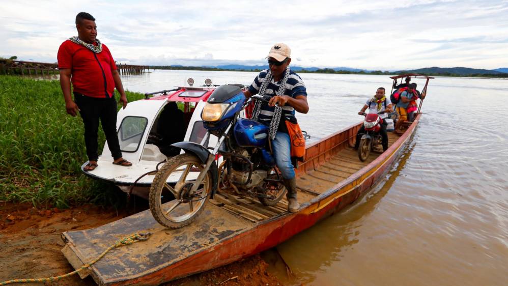 El transporte tanto de insumos como de los habitantes se tiene que hacer por lanchas. Foto: MANUEL SALDARRIAGA QUINTERO. 