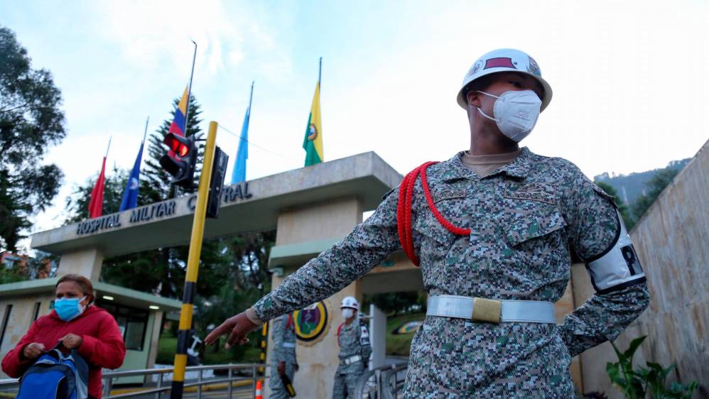 El Hospital Militar porta sus banderas a media asta tras la muerte del Ministro de Defensa. Foto: Colprensa