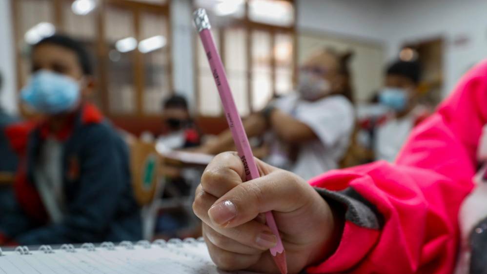 El desempeño de los colegios oficiales del Valle de Aburrá se vio afectado en 2020. La brecha entre colegios públicos y privados se ahondó en este sentido, según Medellín Cómo Vamos. Este es uno de los retos. FOTO MANUEL SALDARRIAGA