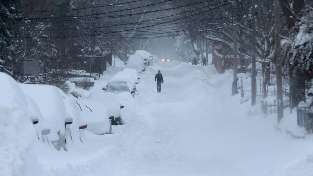 El transporte ha sido seriamente afectado con miles de vuelos cancelados y una parte de la interestatal I95, cerrada en Carolina del Norte. Foto: Getty