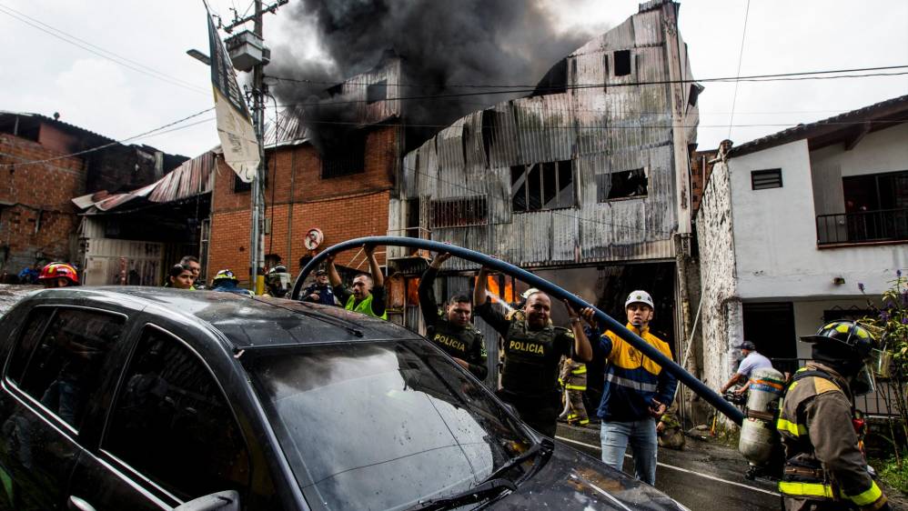  En total acudieron a controlar el incendio cerca de 100 personas y cinco máquinas contraincendio. Foto: Julio César Herrera