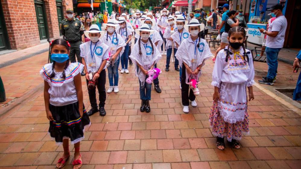 Un desfile con los atuendos típicos para conservar y mostrar las tradiciones antioqueñas. Foto: Carlos Velásquez