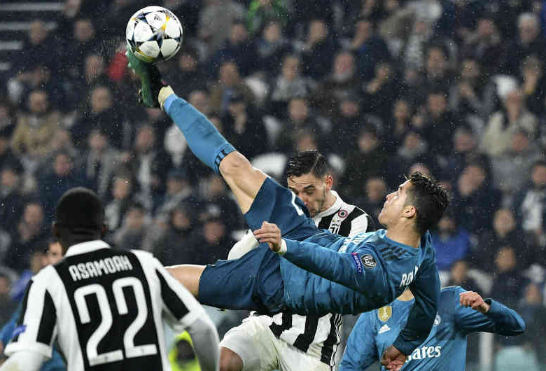 Cristiano Ronaldo, quien aún no marca con la Juventus fue el ganador del mejor gol de Europa. FOTO AFP