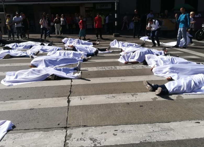 ¿Por qué había cuerpos cubiertos con sábanas en el Centro de Medellín?