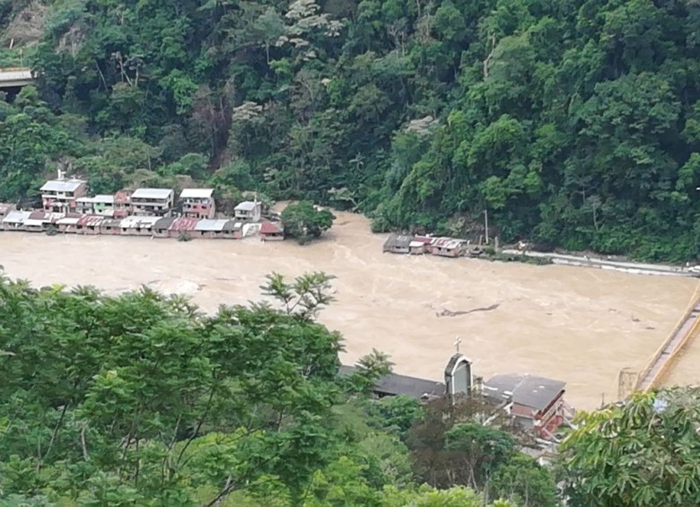 El río Cauca ya ha bajado su creciente luego del taponamiento que se presentó en el túnel que se había abierto en la represa. FOTO CORTESÍA