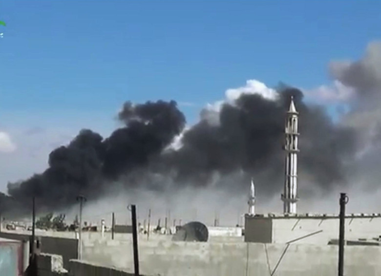 Aviones militares atacaron la ciudad en Talbiseh de la provincia de Homs en Siria. FOTO AP