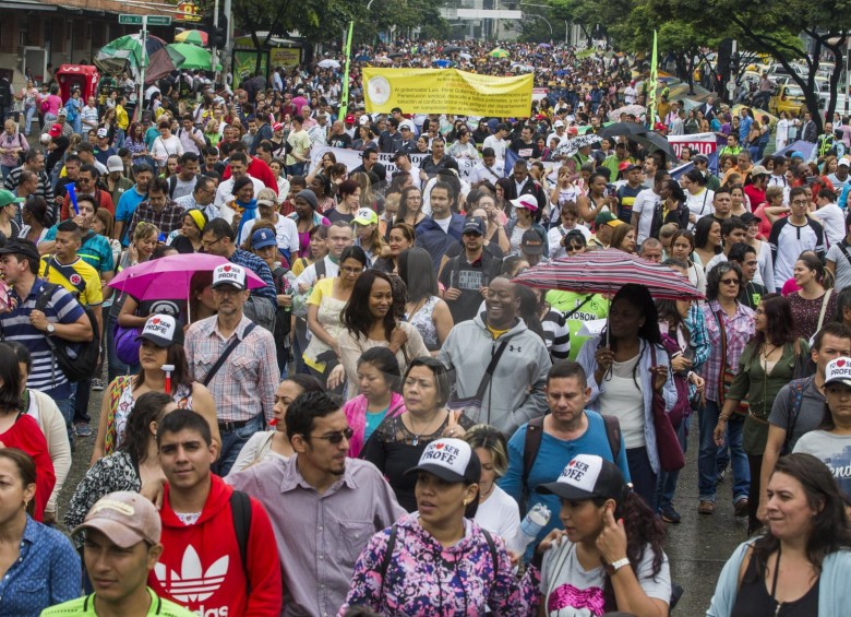 La marcha recorrió, sin disturbios, la avenida Oriental y generó congestión en el Centro de la ciudad. FOTO Julio César Herrera