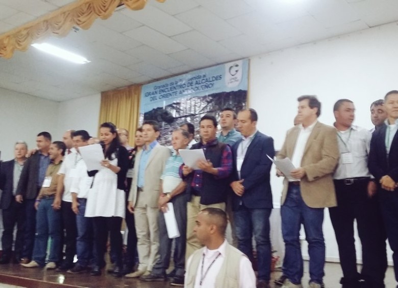 Este jueves en el municipio de Granada, en el marco del tercer gran encuentro de alcaldes del Oriente antioqueño, se suscribió por parte de estos y la Gobernación de Antioquia. FOTO @GobAntioquia