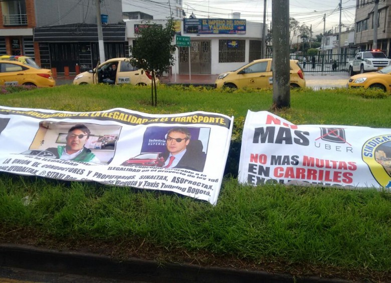 En cinco puntos de Bogotá se desarrolla el paro de taxistas