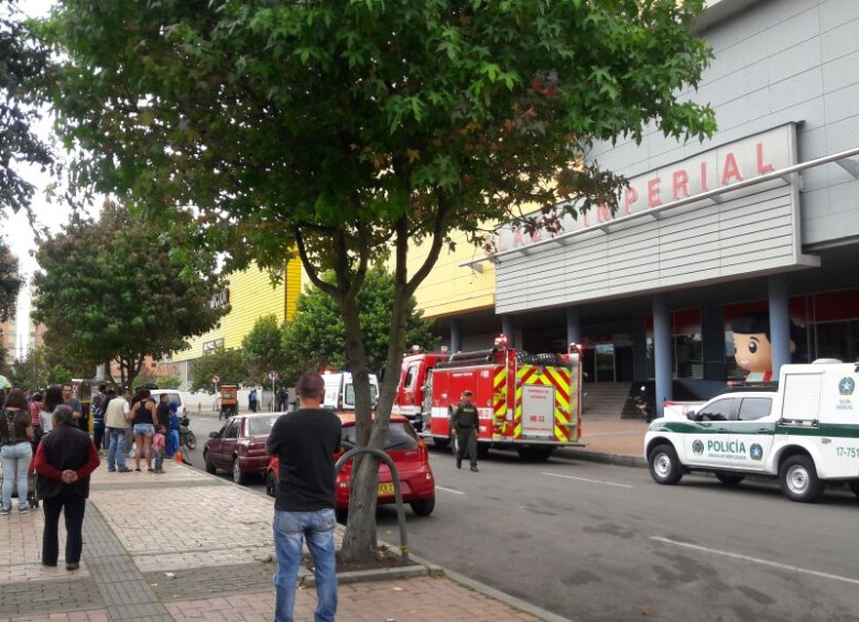 Imagen de las afueras del centro comercial, en Suba, Cundinamarca. FOTO Cortesía Policía de Bogotá
