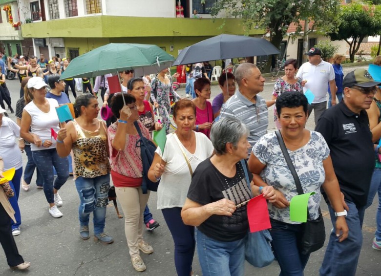 La marcha dominical tuvo alta concurrencia de mujeres. FOTOS CORTESÍA