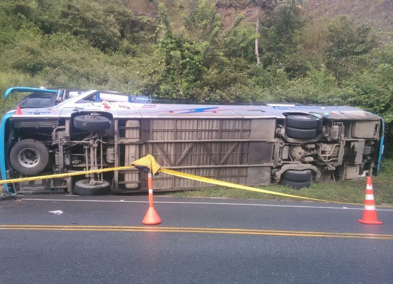 5 muertos y 34 heridos en accidente de bus en Santa Fe de Antioquia
