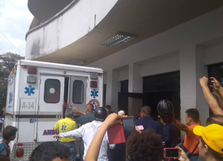 Desde el Hospital Central de San Cristóbal, en el estado de Táchira, se reporta la llegada de heridos por enfrentamientos tras las movilizaciones sociales de este miércoles. Foto: ROSALINDA HERNÁNDEZ C. 