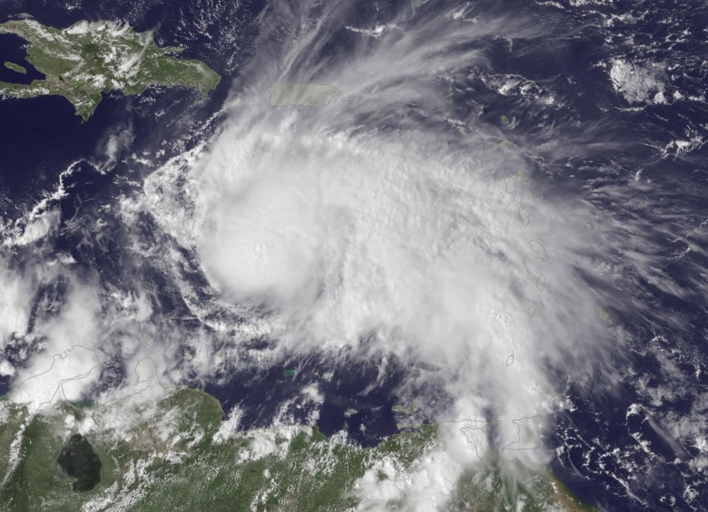 El huracán Matthew ganó este viernes intensidad al subir a categoría 3 en su avance por el Caribe Central, informó el Centro Nacional de Huracanes (CNH) de Estados Unidos. FOTO AFP