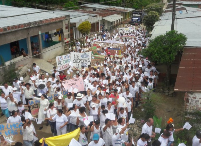 La comunidad ya se manifestó contra los grupos ilegales en Catatumbo. El pasado domingo cerca de 5.000 personas salieron a las calles de San Calixto, Tibú, El Tarra y Tibú. FOTO Cortesía 