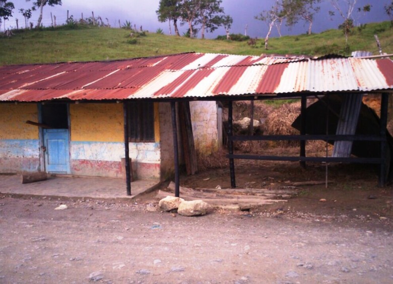 El Ejército confirmó la destrucción de manera controlada de una casa bomba en la vereda Villa Fátima, ubicada en el kilómetro 7 en la vía Anorí- Medellín. FOTO CORTESÍA