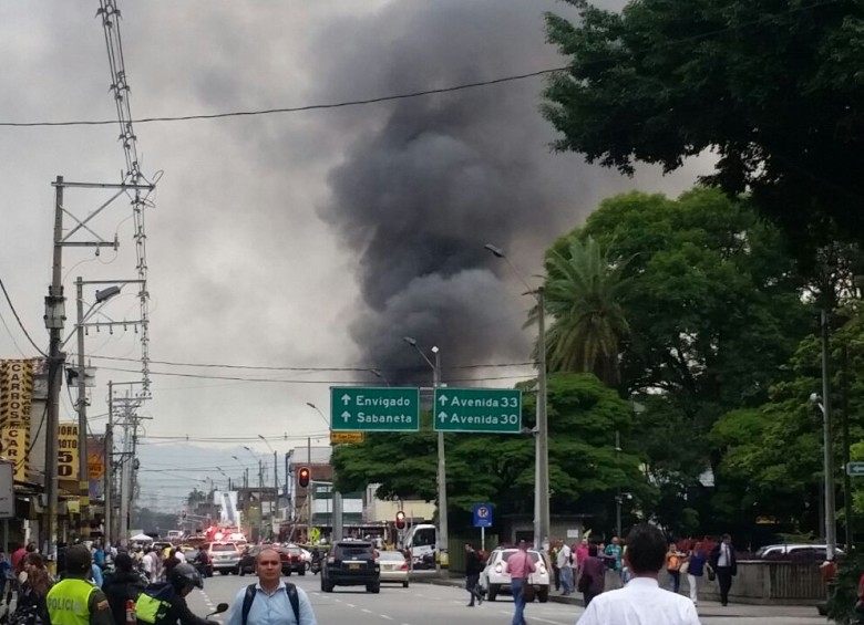 Bomberos controlaron incendio en local de repuestos en Carabobo