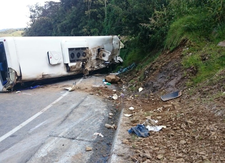 El bus accidentado pertenece a la empresa Cootrasec. FOTO CORTESÍA