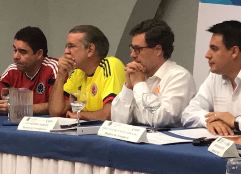 Ministro de transporte, Jorge Rojas en reunión con el alcalde de Barranquilla, Alejandro Char y el gobernador de Atlántico, Eduardo Verano. FOTO: Cortesía