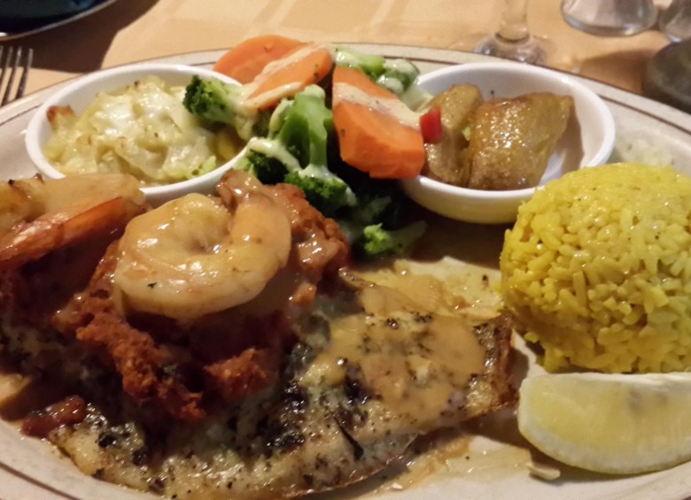 Sin importar si la especialidad del restaurante es la comida italiana, cubana, belga, etc., por lo general, en el menú se encuentra “el pescado del día”. Puede aprovechar para probar el mahi mahi fresco. 