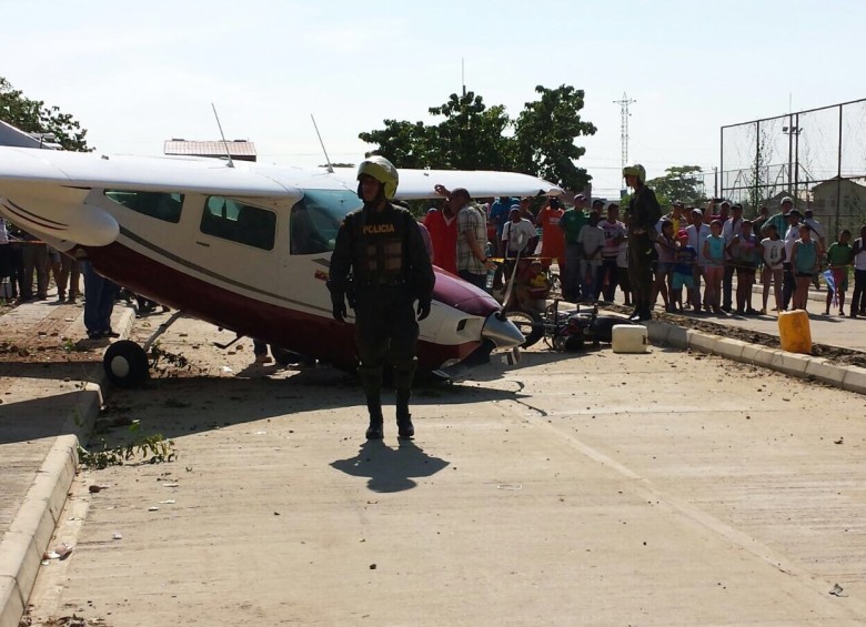 Avioneta en emergencia se sale de la pista, en El Bagre