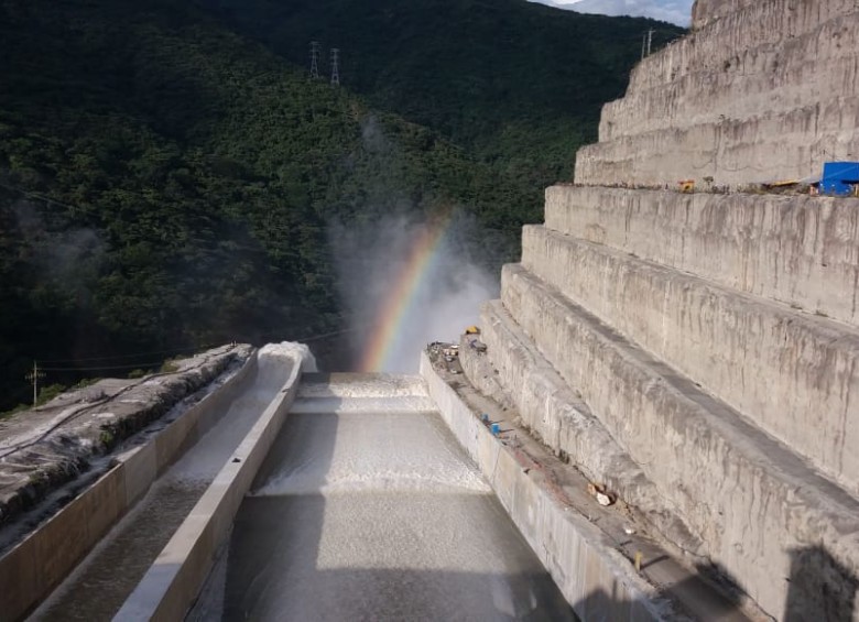 La descarga por el vertedero de Hidroituango se triplicó, pasando a 600 metros cúbicos por segundo. FOTO:CORTESÍA EPM