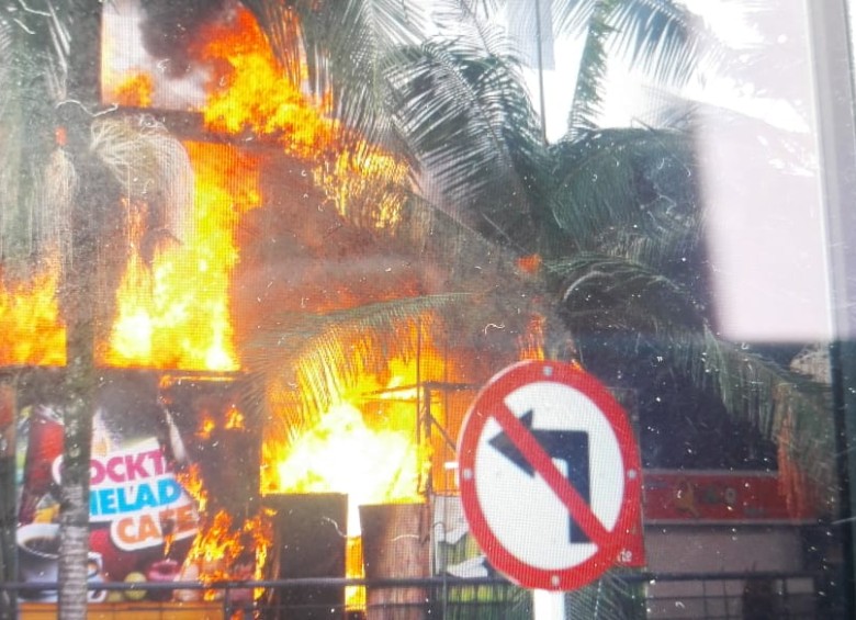 Controlado incendio en mall del Parque de Sabaneta