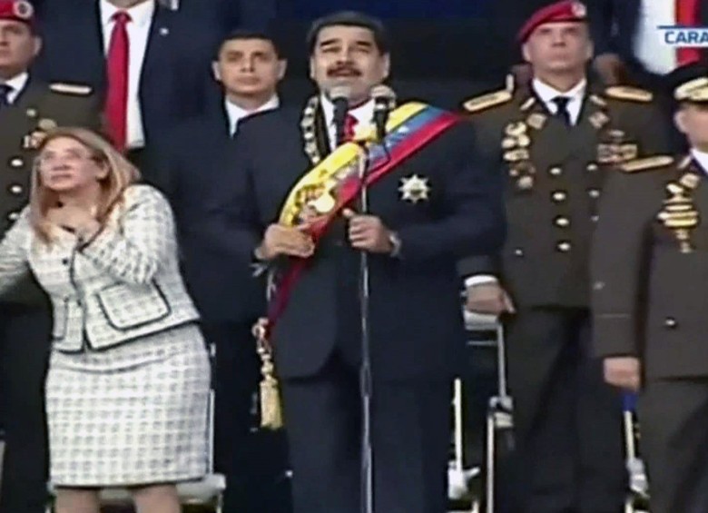Reacción de Nicolás Maduro, presidente de Venezuela, al momento del presunto atentado qeu sufrió el pasado sábado al finalizar la tarde. FOTO: EFE