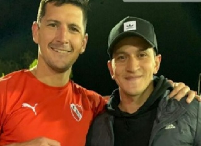 Cano estuvo en el partido entre Rionegro e Independiente saludando a su amigo Guillermo Burdisso. FOTO @juanchoserran8