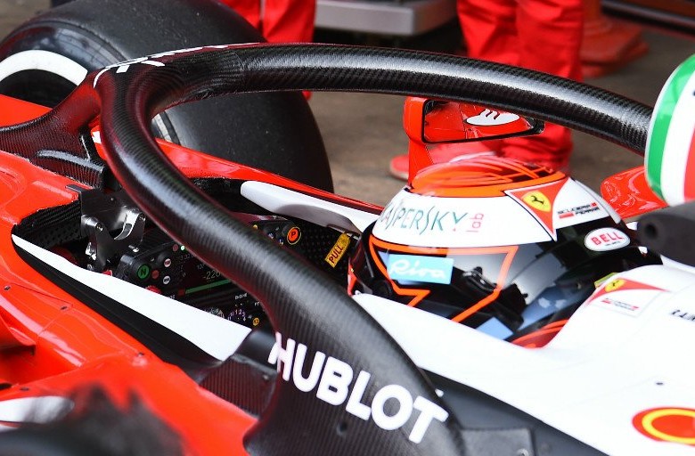 El halo protege la cabeza del piloto que en la actualidad está descubierta, para tratar de evitar lo sucedido con Bianchi y Wilson, quienes sufrieron golpes mortales. Hasta el 30 de abril hay plazo para que la FIA decida si lo aplica desde 2017. FOTO cortesía FIA 
