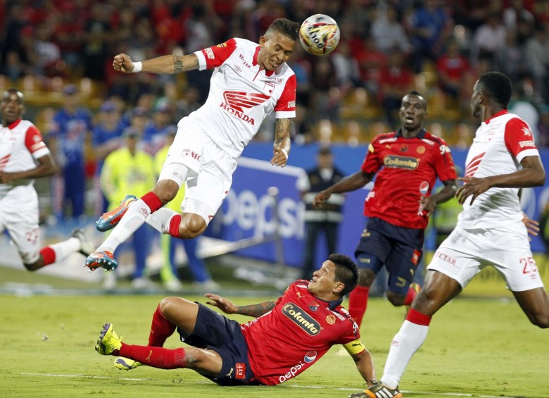 Medellín dominó el primer tiempo a su acomodo en el primer tiempo y el inicio del segundo. Santa Fe remató con más ganas el partido de ida y se llevó una victoria de la capital de la montaña. FOTO JUAN ANTONIO SÁNCHEZ. 