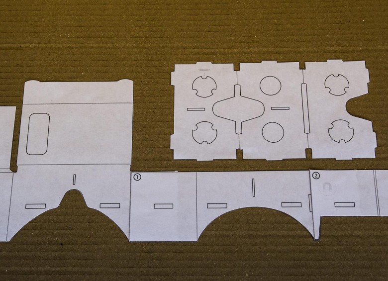 2. Los moldes del visor puede descargarlos en la página http://bit.ly/1MVgK5I. Después péguelos sobre el cartón emparejando los números que figuran en cada pieza. FOTO Jaime Pérez 