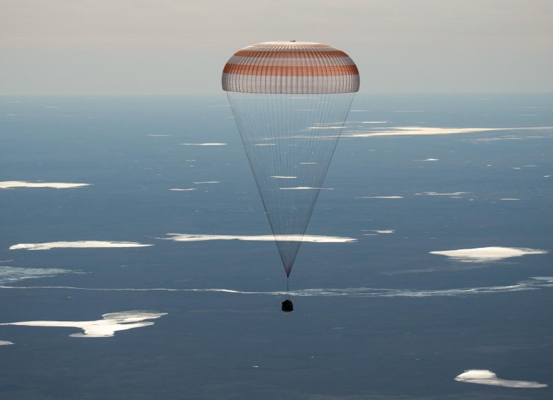Tres astronautas regresan a la tierra de la Estación Espacial