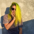 La cantante y compositora estadounidense Kesha sorprendió este mes a sus fans con esta colorida imagen. FOTO Instagram Kesha