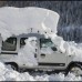 AP - Las nevadas en Suiza dejan los carros as&#237;, cubiertos de nieve.