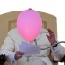 AFP - Es el Papa Francisco en su habitual audiencia en la plaza de San Pedro esta semana. El paso de un globo rosa gener&#243; la particular imagen.