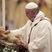 Reuters - El Papa Francisco celebra el nacimiento del ni&#241;o Jes&#250;s en la Bas&#237;lica de San Pedro en el Vaticano.