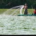 Foto Juan Antonio S&#225;nchez - Una &quot;barredora&quot; no da posibilidad a que se escapen los peces m&#225;s peque&#241;os.