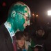 AFP - El Jefe del partido Batkivschyna de Ucrania, Aseniy Yatsenyuk habla ante los periodistas despu&#233;s de que fuera atacado y rociado con un l&#237;quido verde.