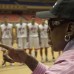 AP - Clase magistral de la ex estrella de baloncesto de la NBA Dennis Rodman a jugadores de baloncesto de Corea del Norte.