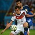 FOTO AFP - El m&#225;ximo goleador de los mundiales, Miroslav Klose, tambi&#233;n tuvo chances de marcar gol, pero se encontr&#243; con una ordenada defensa argentina.