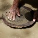 Foto Donaldo Zuluaga - Sobre una batea remueven la arena para hallar el preciado metal.