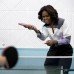 AP - Michelle Obama juega tenis de mesa en la Escuela Normal de Beijing, China. Una escuela que prepara a los estudiantes para asistir a los colegios en el extranjero.