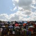 AFP - Una multitud se re&#250;ne para ver el paso de la Llama de la Kwibuka en Kigali, Ruanda.
